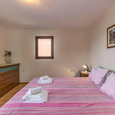 Mirna Apartment *